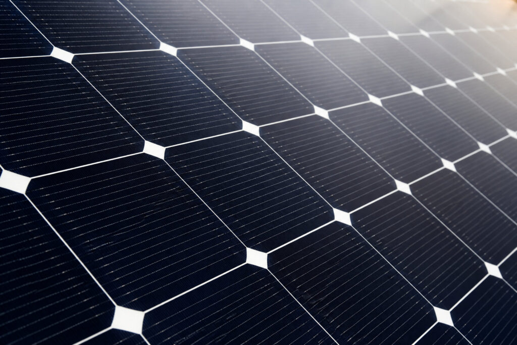 Superficie di un pannello fotovoltaico con celle in silicio